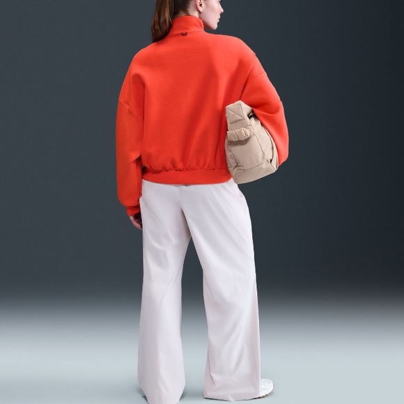 NWT Nike Women's 24.7 ImpossiblySoft Oversized 1/2 Zip Sweatshirt - Picture 3 of 6